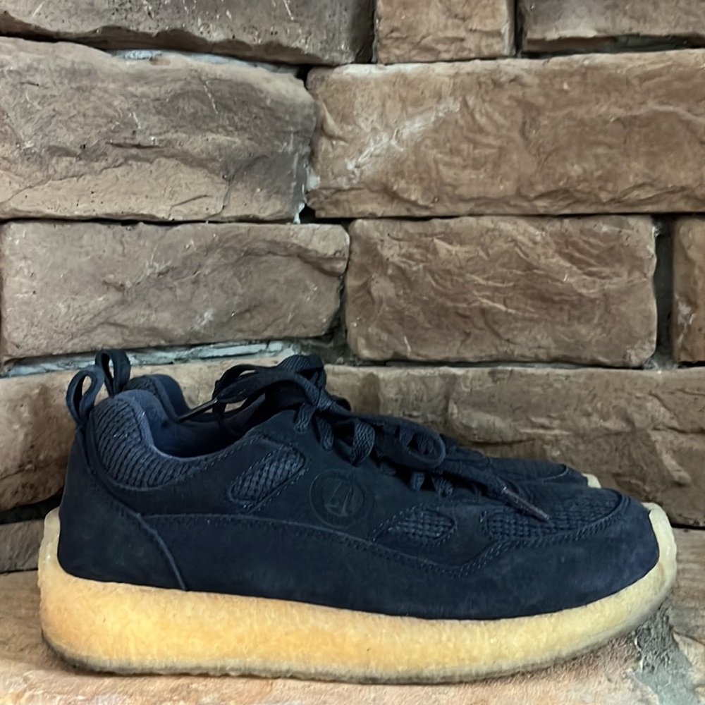 Clarkโs 8th St Lockhill Inkโ Suede Sneaker / SZ 5.5
